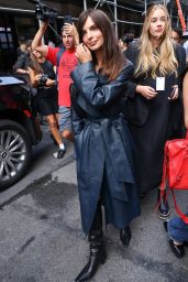 Emily Ratajkowski - Arriving at COS Fashion Show in NYC 09/13/2022