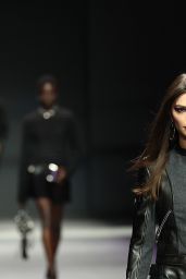 Emily Ratajkowski - Walks the Runway of the Versace Fashion Show in Milan 09/23/2022