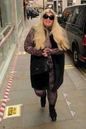 Gemma Collins   Shopping in London 09 21 2022   - 7