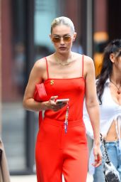 Gigi Hadid   Head to the US Open in NY 08 31 2022   - 6