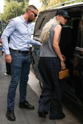 Gigi Hadid - Leaving her Hotel in Milan 09/23/2022