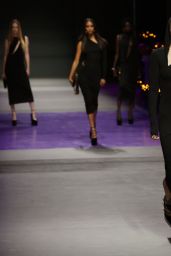 Gigi Hadid – Walks the Runway of the Versace Fashion Show in Milan 09/23/2022