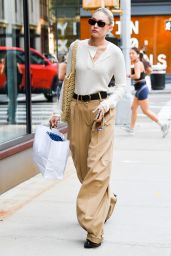 Gigi Hadid Wears Beige Slacks and a Cream Top - NY 09/09/2022