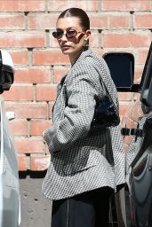 Hailey Bieber - Out in Los Angeles 09/22/2022