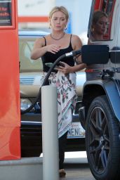 Hilary Duff - Pumping Gas in Los Angeles 09/28/2022