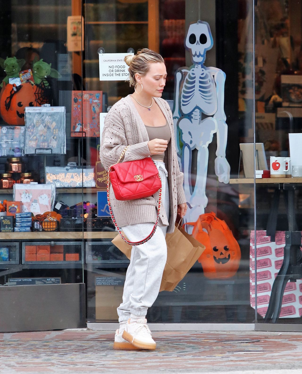 Hilary Duff - Shopping in Los Angeles 09/11/2022 • CelebMafia