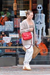 Hilary Duff   Shopping in Los Angeles 09 11 2022   - 33