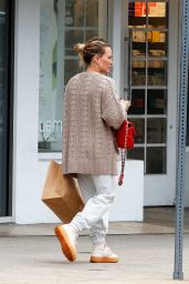 Hilary Duff   Shopping in Los Angeles 09 11 2022   - 11