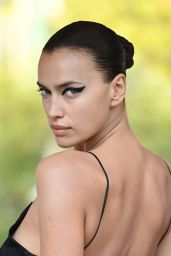 Irina Shayk Arrives at the Hotel Excelsior in Venice 09/04/2022