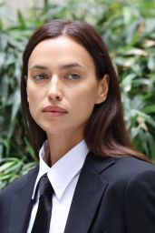 Irina Shayk at the Giorgio Armani Fashion Show in Milan 09 25 2022   - 27