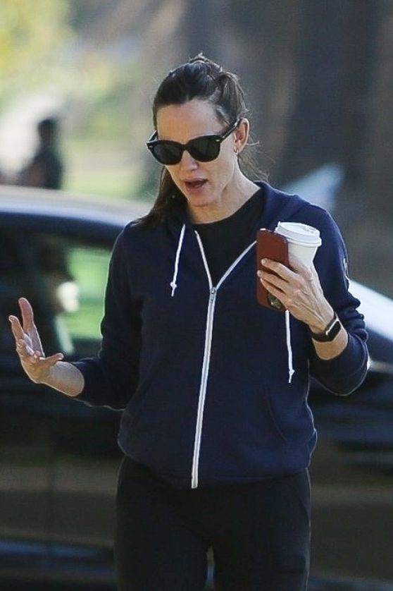 Jennifer Garner - Out In Brentwood 09/28/2022 • CelebMafia