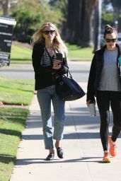 Jennifer Garner   Running Errands in Santa Monica 09 19 2022   - 53