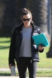 Jennifer Garner   Running Errands in Santa Monica 09 19 2022   - 82