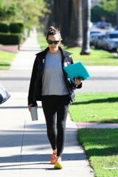 Jennifer Garner   Running Errands in Santa Monica 09 19 2022   - 75