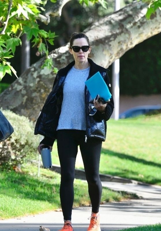 Jennifer Garner   Running Errands in Santa Monica 09 19 2022   - 91