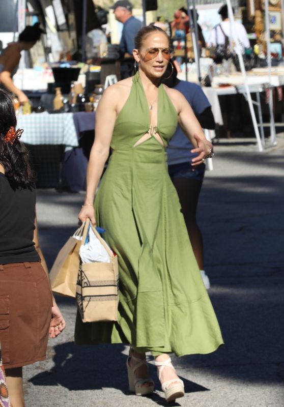 Jennifer Lopez at the Flea Market in LA 09/11/2022