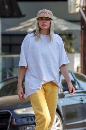 Jessica Hart at Le Jolie Medi Spa in Beverly Hills 09 006 2022   - 85