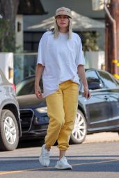 Jessica Hart at Le Jolie Medi Spa in Beverly Hills 09 006 2022   - 93