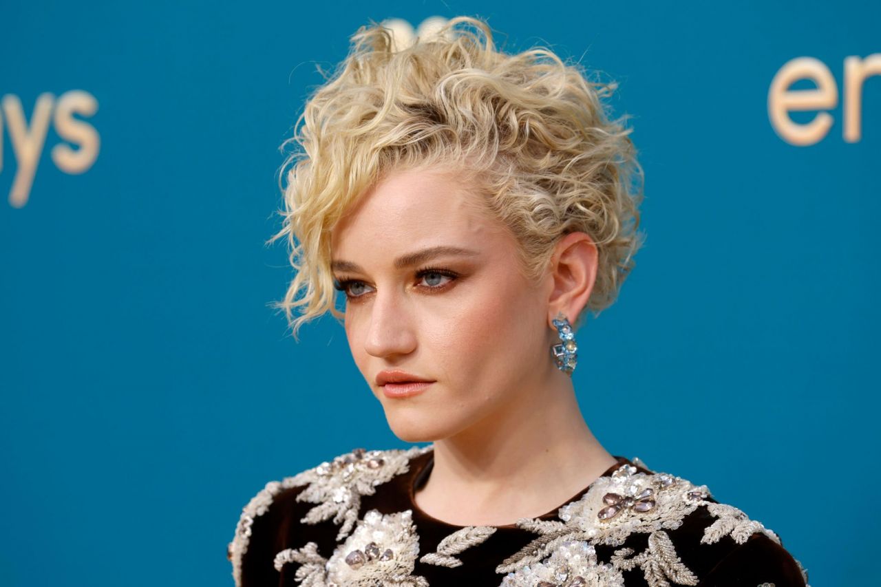 Julia Garner – Emmy Awards 2022 Red Carpet • CelebMafia