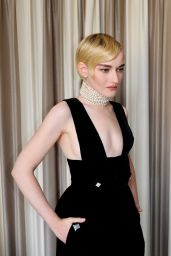 Julia Garner - Getting Ready for Gucci Show in Milan September 2022