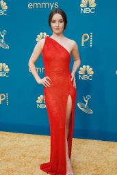 Kaitlyn Dever – Emmy Awards 2022 Red Carpet