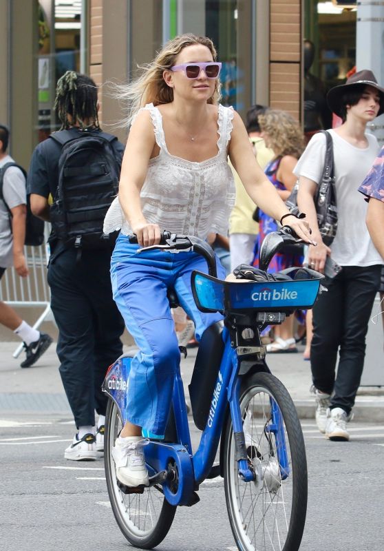 Kate Hudson CitiBike Ride on Labor Day in Manhattan’s SoHo Area 09/05/2022