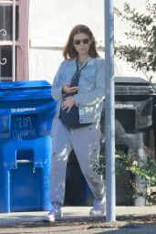 Kate Mara in Casual outfit in Los Angeles 09 19 2022   - 6