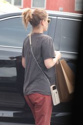 Kate Mara in Casual Outfit - Los Feliz 09/09/2022