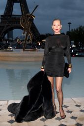 Kate Moss – Saint Laurent Fashion Show in Paris 09/27/2022