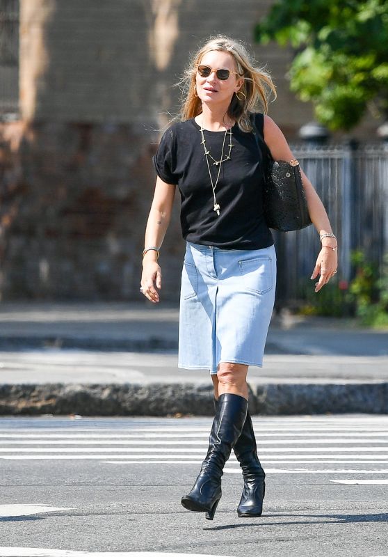 Kate Moss Street Style 09/16/2022