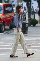 Katie Holmes Street Style - New York 09/12/2022