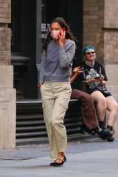 Katie Holmes Street Style - New York 09/12/2022