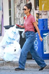 Katie Holmes   Walking on Broadway 09 21 2022   - 43