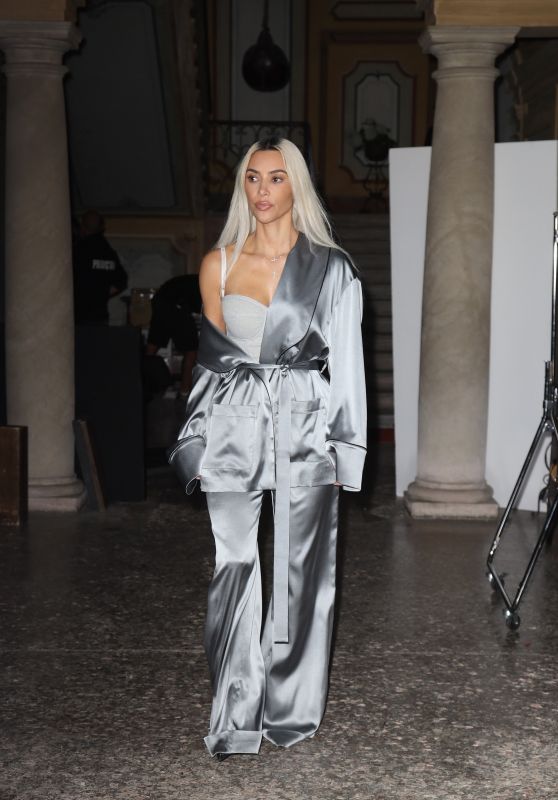 Kim Kardashian - Exits Photo Shoot in Milan 09/27/2022