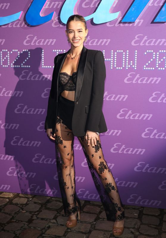 Lea Elui – Etam Fashion Show in Paris 09/27/2022