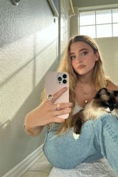 Lizzy Greene 09 25 2022   - 95