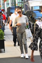 Lynda Carter - Shopping in NYC 08/30/2022