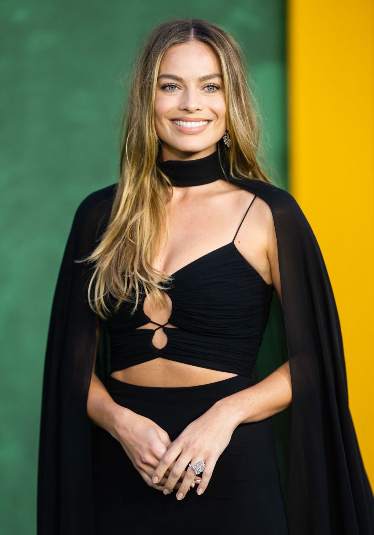 Margot Robbie gorgeous on red carpet in all black