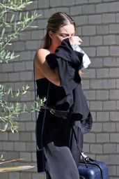 Margot Robbie   Leaving Cara Delevingne s House in LA 09 12 2022   - 85
