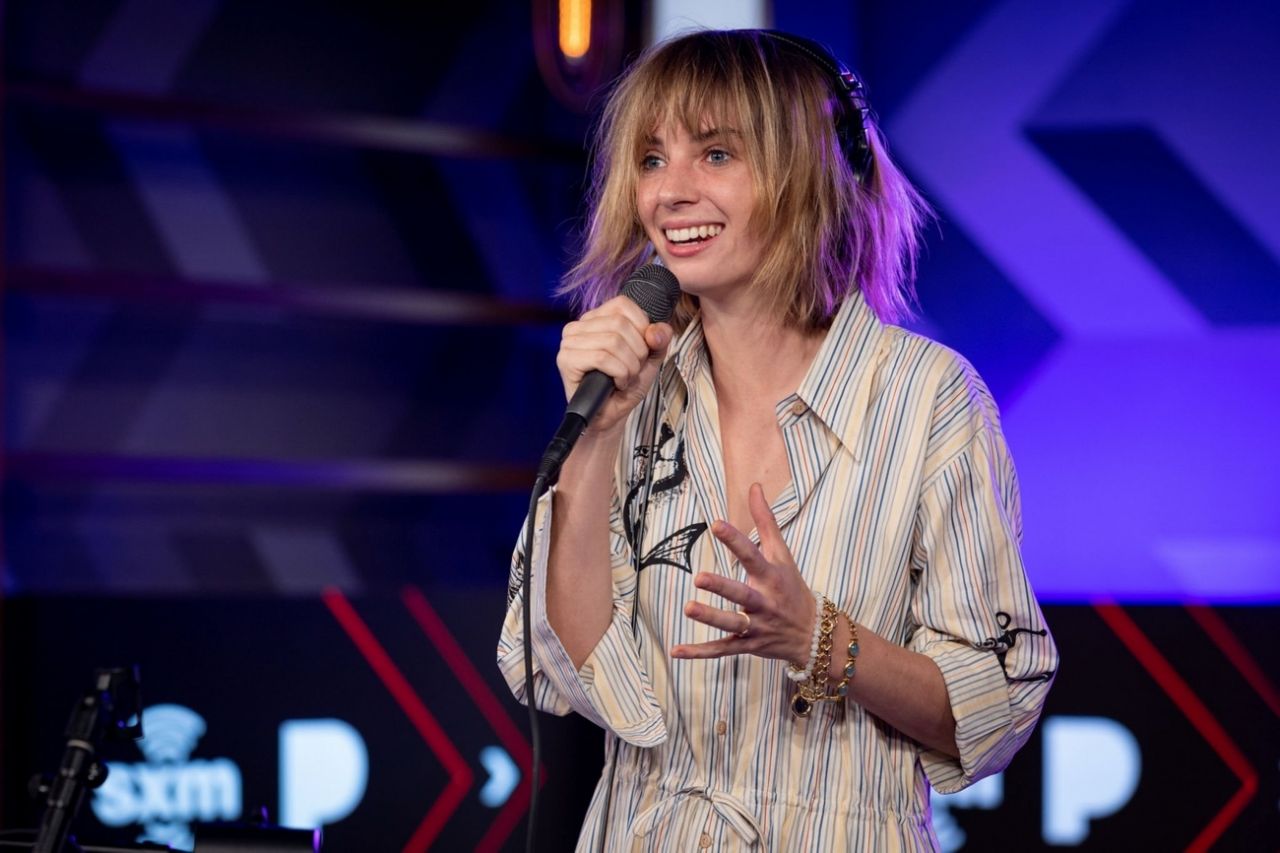 Maya Hawke - Performs at the SiriusXM Hollywood in LA 09/27/2022