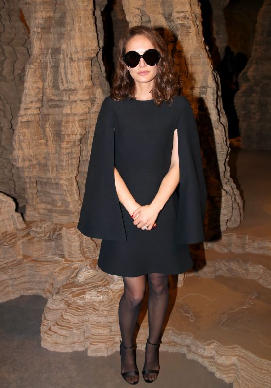 Natalie Portman - Christian Dior Fashion Show in Paris 09/27/2022