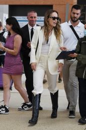 Olivia Wilde at the Airport in Venice 09/04/2022