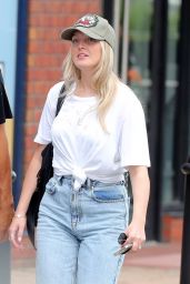 Perrie Edwards - Out in Wilmslow 09/04/2022