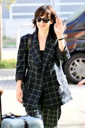 Rachel Brosnahan Looks Stylish in a Matching Pantsuit - Venice 09/03/2022