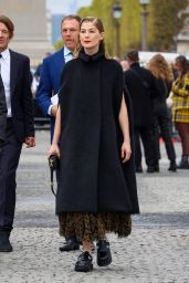 Rosamund Pike – Christian Dior Fashion Show in Paris 09/27/2022