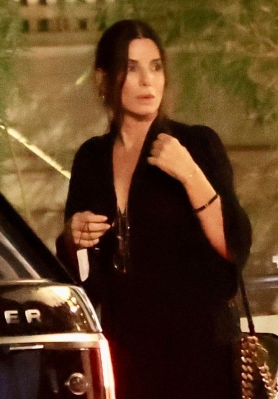 Sandra Bullock at San Vicente Bungalows in West Hollywood 09/13/2022