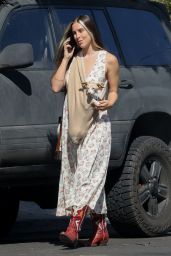 Scout Willis Chats on Her Phone - Los Angeles 09/14/2022