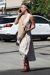 Scout Willis Chats on Her Phone - Los Angeles 09/14/2022