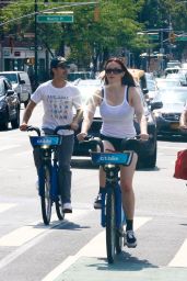 Sophie Turner and Joe Jonas Bike Ride Around Manhattan s Downtown Area 09 05 2022   - 91