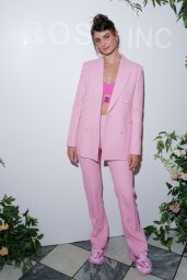 Taylor Hill   Rose Inc x Harper s Bazaar in New York 09 12 2022   - 7